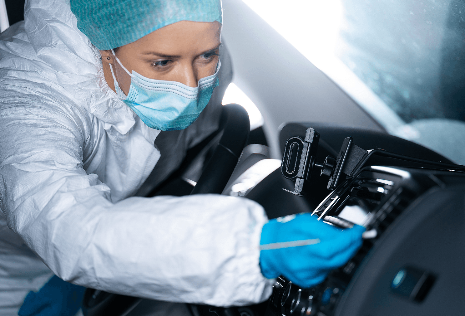 Slik avdekker Karin usynlige spor