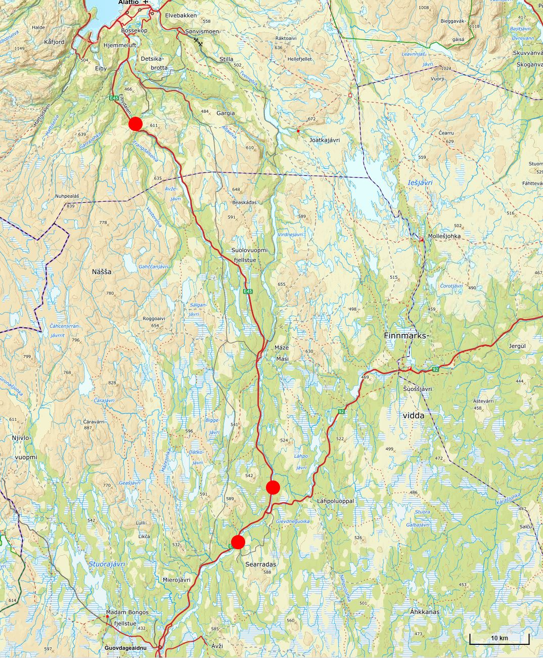 Reinpolitiet etterforsker flere tilfeller av tjuvslakt i området Eiby, Gievdneguika og Heammonjavvi.  Til sammen er det gjort funn av 20 reinskinn i områdene:  Gievdneguoika, 5.september Funn: 9 reinskinn, 3 hoder.  Eiby,  24. september Funn: 2 reinskinn.  Heammojavvi 5. oktober Funn: 9 reinskinn, 2 hoder, 3 kjever, flere plastposer som har inneholdt innvoller.  Politiet har opprettet saker og etterforsker tjuvslaktingen. Det er snakk om forholdsvis store verdier, og  mistenker at kjøttet selges svart. Hvorvidt det er noen sammenheng mellom sakene er det for tidlig å si noe om, men det er en av flere hypoteser, opplyser leder for reinpolitiet Inger Anita Øvregård.  -Vi etterlyser vitner som har vært i de aktuelle  i tidsrommet mellom 22.august og frem til nå. Informasjon av interesse er kjøp og salg av reinkjøtt på det private markedet og bevegelser i de aktuelle området, spesielt med tanke på varebiler, ATV'er, hengere. Området rundt brua i Gievdneguoika og brua i Heammonjavvi er spesielt av interesse. Ta kontakt med Politiet på 02800